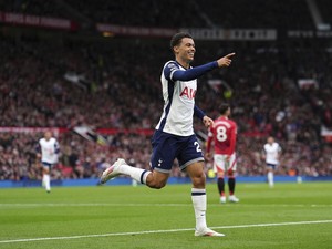 Babak I: MU Tertinggal dari Tottenham, Bruno Fernandes Dikartu Merah
