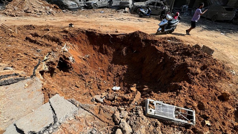 A view shows a damaged building at the site of the Israeli air strike that killed Lebanon's Hezbollah leader Sayyed Hassan Nasrallah on Friday, in Beirut's southern suburbs, Lebanon, September 29, 2024.  REUTERS/Ahmad Al-Kerdi