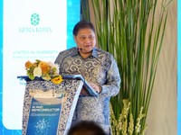 Merangkap Jadi Menaker, Airlangga Susun Upah Minimum 2025
