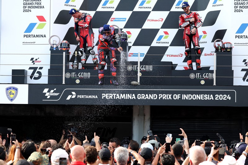 MotoGP - Indonesian Grand Prix - Mandalika International Street Circuit, Mandalika, Indonesia - September 29, 2024 Prima Pramac Racing's Jorge Martin celebrates on the podium after winning the Indonesian Grand Prix REUTERS/Ajeng Dinar Ulfiana