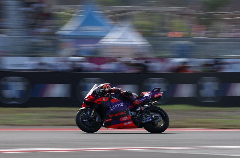 MOTOR-MOTOGP-INDONESIA/ MotoGP - Indonesian Grand Prix - Mandalika International Street Circuit, Mandalika, Indonesia - September 29, 2024 Prima Pramac Racing's Jorge Martin celebrates on the podium after winning the Indonesian Grand Prix REUTERS/Ajeng Dinar Ulfiana