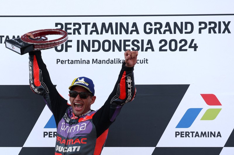 MOTOR-MOTOGP-INDONESIA/ MotoGP - Indonesian Grand Prix - Mandalika International Street Circuit, Mandalika, Indonesia - September 29, 2024 Prima Pramac Racing's Jorge Martin celebrates on the podium after winning the Indonesian Grand Prix REUTERS/Ajeng Dinar Ulfiana