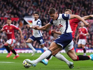 Solo Run Van de Ven Lahirkan Gol Cepat Spurs yang Goyahkan MU