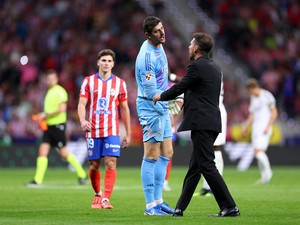 Courtois Dilempari Fans Atletico, Simeone: Dia Memprovokasi