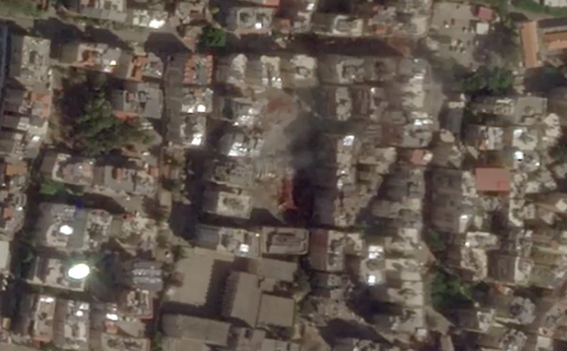 Citra satelit Dahiyeh dari Minggu (29 September) menunjukkan kerusakan di beberapa bagian pinggiran kota Beiru, Lebanon. (RETERS) Citra satelit Dahiyeh dari Minggu (29 September) menunjukkan kerusakan di beberapa bagian pinggiran kota Beiru, Lebanon. (RETERS)
