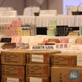 Deretan produk-produk Kosmetik Impor Ilegal saat konferensi pers satuan tugas pengawasan barang tertentu yang diberlakukan Tata Niaga Impor Ilegal di Kantor BPOM RI, Jakarta, Senin (30/9/2024). (CNBC Indonesia/Tri Susilo)