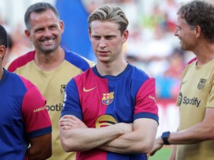 De Jong Bantah Tuduhan Morotin Keuangan Barcelona