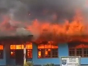 Kepala Kampung di Raja Ampat Bakar Kantor Distrik, Ini Penyebabnya