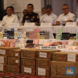 Ratusan Kosmetik
