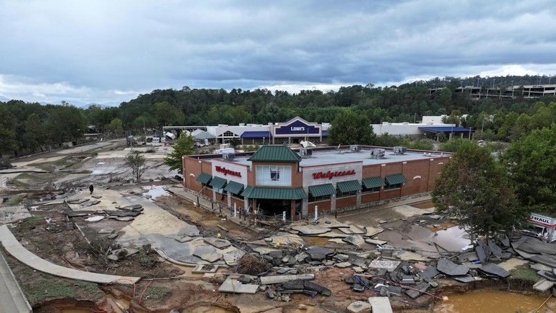 Pemandangan drone menunjukkan area yang rusak, setelah berlalunya Badai Helene, di Asheville, North Carolina, AS, 29 September 2024. (REUTERS/Marco Bello)