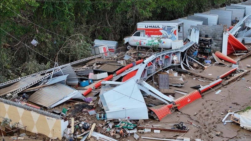 Pemandangan drone menunjukkan area yang rusak, setelah berlalunya Badai Helene, di Asheville, North Carolina, AS, 29 September 2024. (REUTERS/Marco Bello)