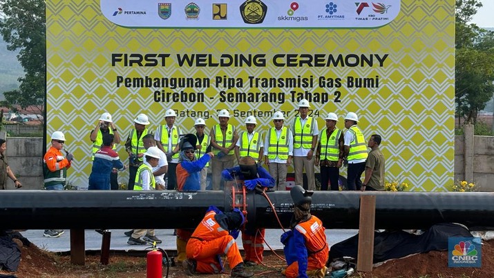 Peresmian first welding pembangunan pipa transmisi gas bumi Cirebon-Semarang (Cisem) Tahap 2 oleh Menteri ESDM Bahlil Lahadalia di Batang, Senin (30/09/2024). (CNBC Indonesia/Firda Dwi Muliawati)