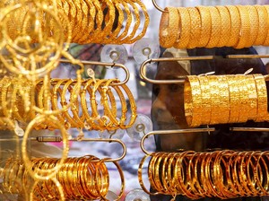 Harga Emas Cetak Rekor Berkali-kali Akhiri Tren Deflasi RI