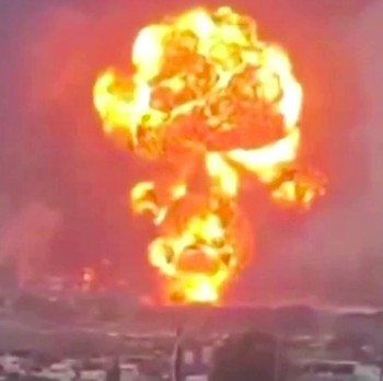 Detik-Detik Israel Bombardir Pelabuhan Yaman Usai Gaza & Lebanon