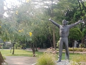 Wow! Ada Kosmonaut Rusia di Taman Mataram