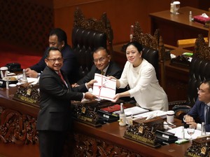 79 RUU soal Kabupaten/Kota Resmi Diundangkan, Mendagri Puji DPR & DPD