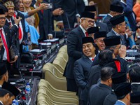 Potret Komeng Hingga Once Usai Dilantik Sebagai Anggota Dewan RI