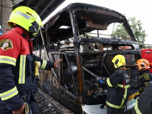 Bus di Thailand Terbakar Tewaskan 25 Orang Sempat Pecah Ban-Tabrak Pembatas