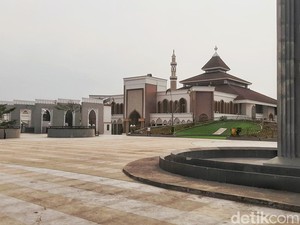 Uang Rp 100 Ribu Bisa Kenyang hingga Nongkrong di Mal Karawang
