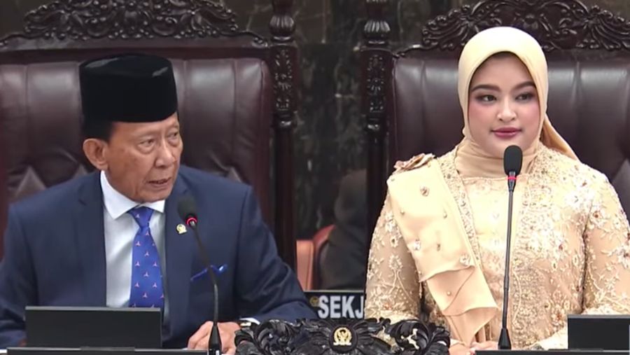 Ketua sementara Guntur Sasono, Partai Demokrat, Dapil Jawa Timur VIII dan Wakil ketua sementara Annisa Mahesa, Partai Gerindra Dapil Banten II. (Tangkapan Layar Youtube DPR RI)