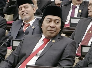 Uhuy Komeng Sampai ke Gedung DPR RI