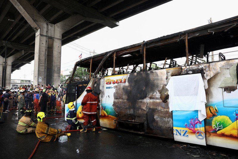 Kondisi bus sekolah dengan 44 penumpang terbakar di Bangkok, Thailand, Selasa (1/10/2024). (REUTERS/Chalinee Thirasupa) Kondisi bus sekolah dengan 44 penumpang terbakar di Bangkok, Thailand, Selasa (1/10/2024). (REUTERS/Chalinee Thirasupa)
