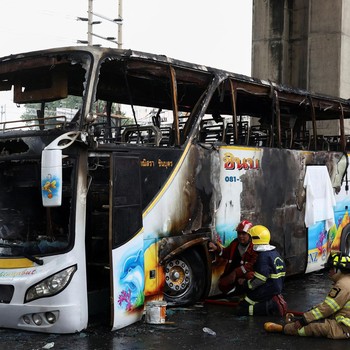 Bus Sekolah Tabrakan & Terbakar saat Study Tour, 25 Guru-Siswa Tewas
