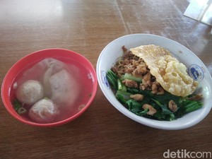 Sedap Kenyal Mie Yamin Peyot Khas Cirebon