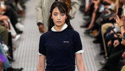 Minnie (G)I-DLE Debut Jadi Model Runway Miu Miu, Lipstiknya Bikin Salfok
