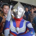 Bikin Heboh! Ultraman Hadiri Pelantikan DPR RI, Ini Dia Sosoknya