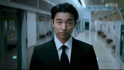 Gantengnya Gong Yoo Kembali di Drakor Squid Game 2 Jadi Tukang Tampar