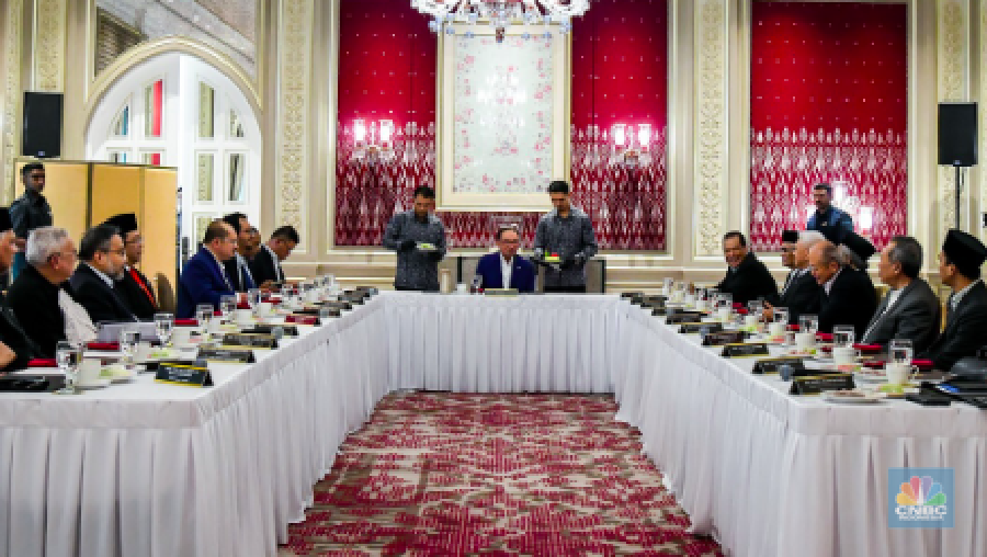 Pertemuan PM Malaysia Anwar Ibrahim dengan Chairman CT Corp Chairul Tanjung beserta petinggi Nahdlatul Ulama dan Muhammadiyah di Malaysia, Selasa (1/10/2024). (Instagram/anwaribrahim_my)