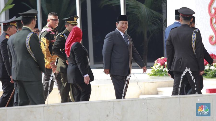 Presiden terpilih Prabowo Subianto tiba di acara Sidang awal masa jabatan anggota MPR/DPR/DPD RI 2024-2029, Jakarta Selasa, (1/10/2024). (CNBC Indonesia/Muhammad Sabki)