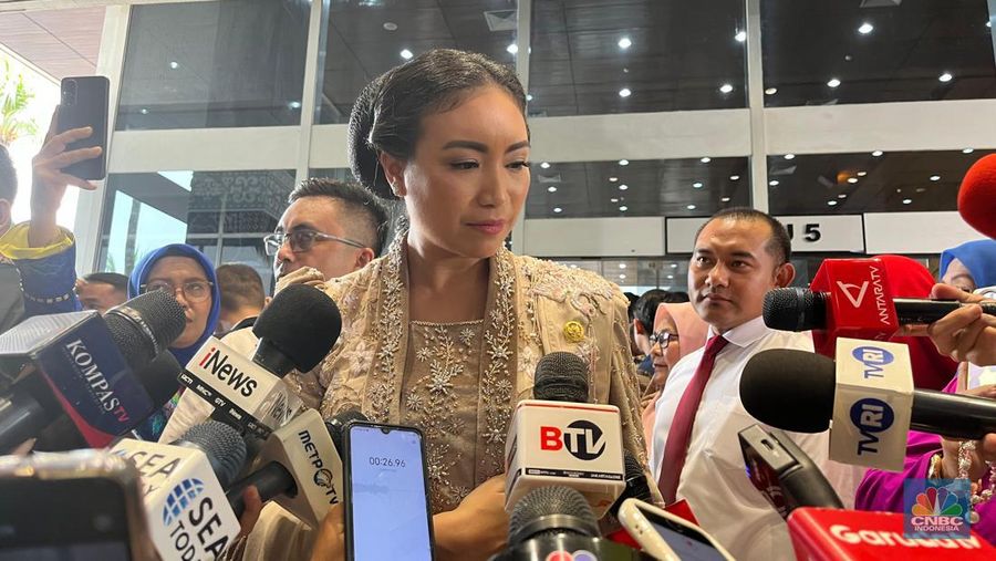 Rahayu Djojohadikusumo usai menghadiri Sidang Pengucapan Sumpah Janji Anggota DPR/DPD/MPR 2024-2029 pada Selasa (1/10/2024). (CNBC Idonesia/Rindi Salsabilla)