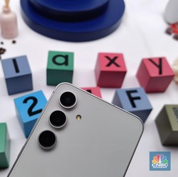 Oppo-Xiaomi Minggir Dulu, Raja HP Dunia Makin Berkuasa