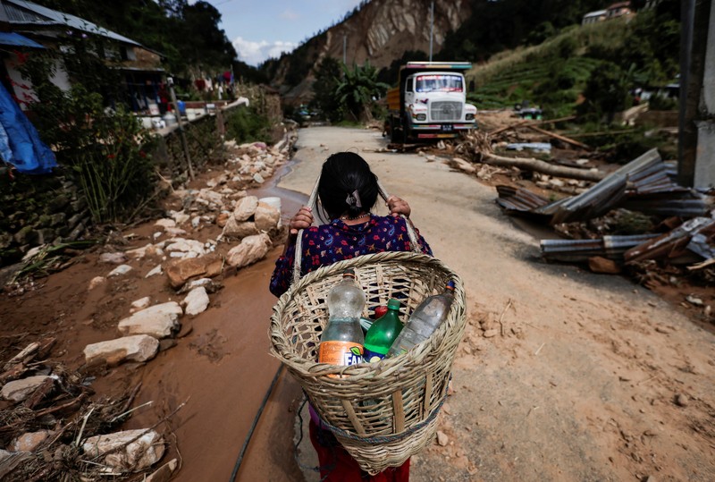 Suasana pasca banjir dan longsor yang melanda desa Bhumidanda, kotamadya Panauti, di Kavre, Nepal, Selasa (1/10/2024). (REUTERS/Navesh Chitrakar) Suasana pasca banjir dan longsor yang melanda desa Bhumidanda, kotamadya Panauti, di Kavre, Nepal, Selasa (1/10/2024). (REUTERS/Navesh Chitrakar)
