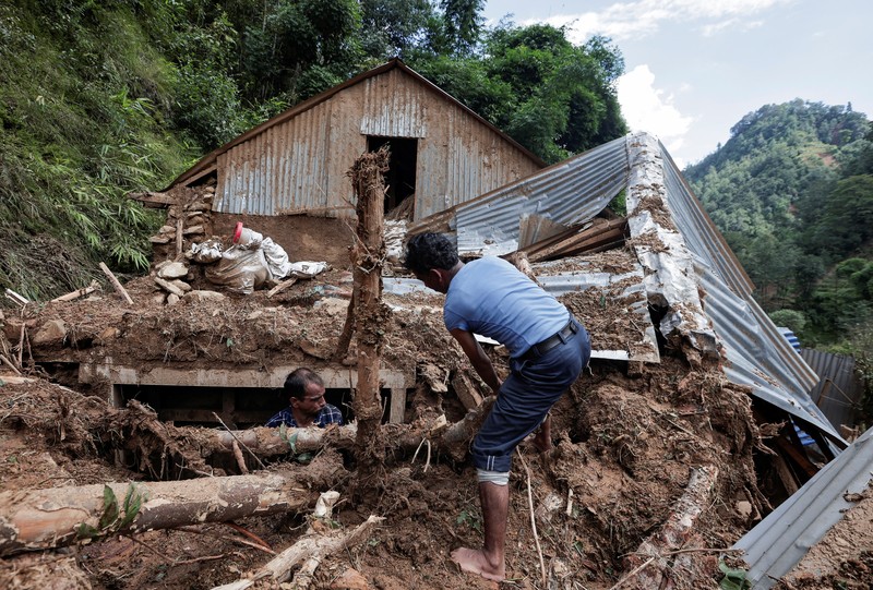 Suasana pasca banjir dan longsor yang melanda desa Bhumidanda, kotamadya Panauti, di Kavre, Nepal, Selasa (1/10/2024). (REUTERS/Navesh Chitrakar) Suasana pasca banjir dan longsor yang melanda desa Bhumidanda, kotamadya Panauti, di Kavre, Nepal, Selasa (1/10/2024). (REUTERS/Navesh Chitrakar)