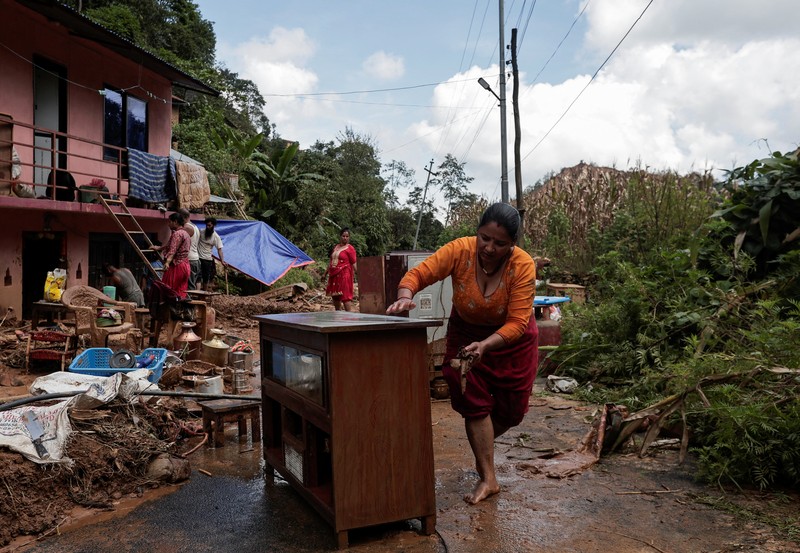 Suasana pasca banjir dan longsor yang melanda desa Bhumidanda, kotamadya Panauti, di Kavre, Nepal, Selasa (1/10/2024). (REUTERS/Navesh Chitrakar) Suasana pasca banjir dan longsor yang melanda desa Bhumidanda, kotamadya Panauti, di Kavre, Nepal, Selasa (1/10/2024). (REUTERS/Navesh Chitrakar)