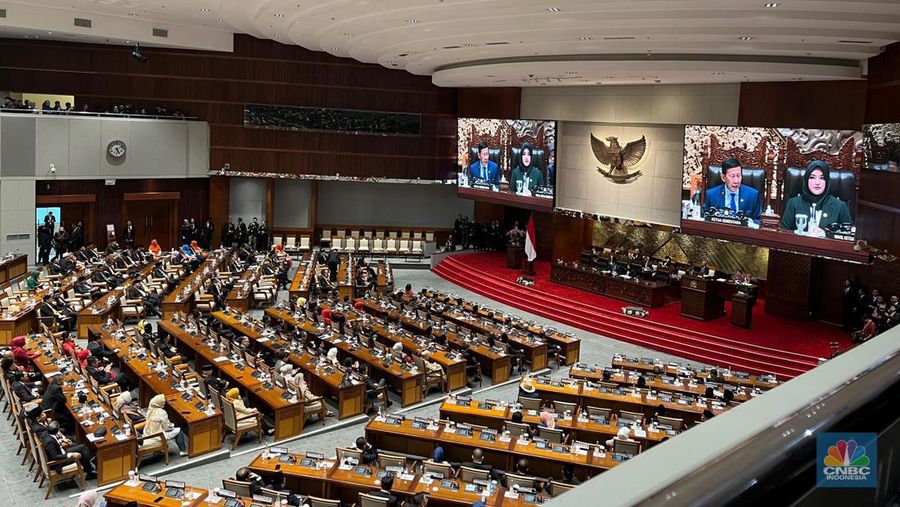 Suasana saat pemilihan dan pentepan Pimpindan DPR RI Periode 2024-2024, di gedung DPR/MPR, Jakarta, Selasa (1/10/2024). (վ/Martyasari RIzky)