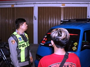 Kang Samian Bubarkan Sopir Mabuk di Terminal Cibadak Sukabumi
