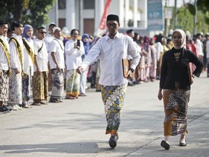 Viral ASN Pemprov Jateng Wajib Bersarung Tiap Jumat, Sekda: Itu Ciri Khas