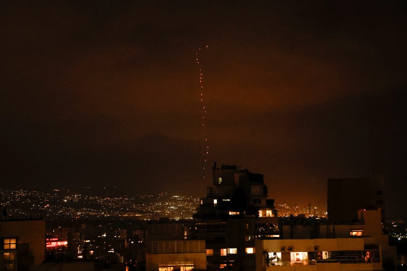 Sistem antirudal Iron Dome Israel mencegat roket setelah Iran menembakkan salvo rudal balistik, seperti yang terlihat dari Ashkelon, Israel, 1 Oktober 2024. Sistem antirudal Iron Dome Israel mencegat roket setelah Iran menembakkan salvo rudal balistik, seperti yang terlihat dari Ashkelon, Israel, 1 Oktober 2024. (REUTERS/Amir Cohen)