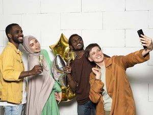 10 Ide Konsep Foto dan Video Hari Batik Nasional, Tampil Kece di Media Sosial!