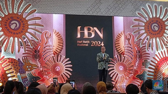 Menteri Perindustrian (Menperin) Agus Gumiwang Kartasasmita dalam acara peringatan Hari Batik Nasional (HBN) ke-15 Tahun 2024 di Jakarta, Rabu (2/10/2024). (CNBC Indonesia/Martyasari Rizky)