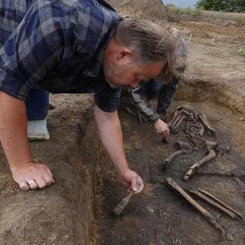 Arkeolog Temukan 50 Kuburan Viking, Ini Penampakannya!