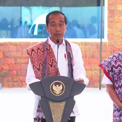 Jokowi Injakkan Kaki ke Alor, Cek Pasar Sampai Sekolah