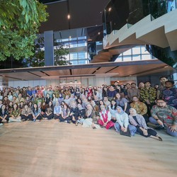 Peduli Warisan Budaya RI, Karyawan PT GNI Kompak Kenakan Batik