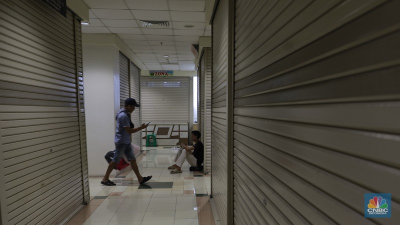 Suasana akitvitas penjualan di Pasar Tanah Abang, Jakarta, Rabu (2/10/2024). (CNBC Indonesia/Muhammad Sabki) Suasana akitvitas penjualan di Pasar Tanah Abang, Jakarta, Rabu (2/10/2024). (CNBC Indonesia/Muhammad Sabki)