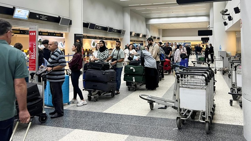 Suasana di Bandara Internasional Beirut-Rafic Al Hariri di Beirut, Lebanon, Rabu (2/10/2024). (REUTERS/Yara Abi Nader)