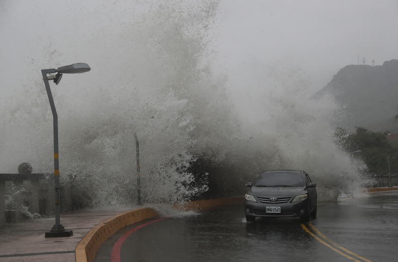 Suasana saat Topan Krathon mendekat di Kaohsiung, Taiwan, Rabu (2/10/2024). (REUTERS/Ann Wang) Suasana saat Topan Krathon mendekat di Kaohsiung, Taiwan, Rabu (2/10/2024). (REUTERS/Ann Wang)